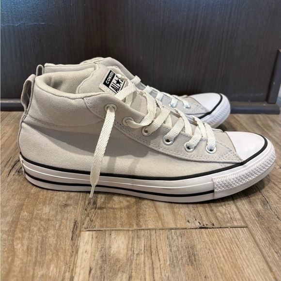Converse Cream High-Top Sneakers Size 10 Woman’s / 8 Men’s - Picture 3 of 8